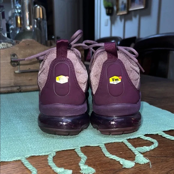 Nike Air VaporMax Plus in Smokey Mauve - Picture 4 of 8
